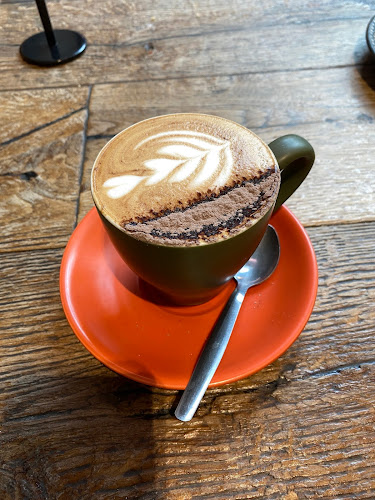 2 Hooker Blvd, Broadbeach Waters QLD 4218