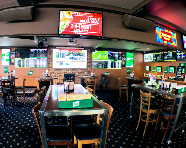 RQ'S Tavern - Robina