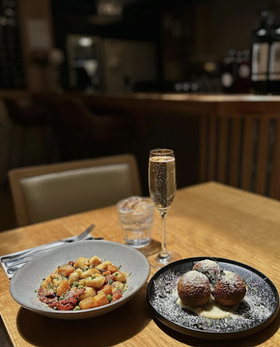 49 Mount Barker Rd, Stirling SA 5152