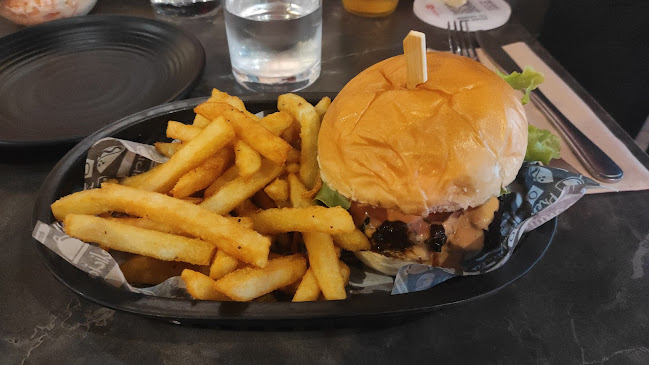 Shop 4/90 Surf Parade, Broadbeach QLD 4218