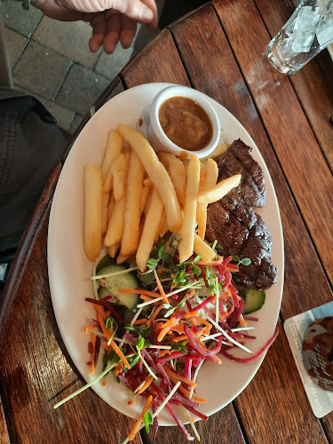 Comentarii opinii despre Kawana Waters Hotel