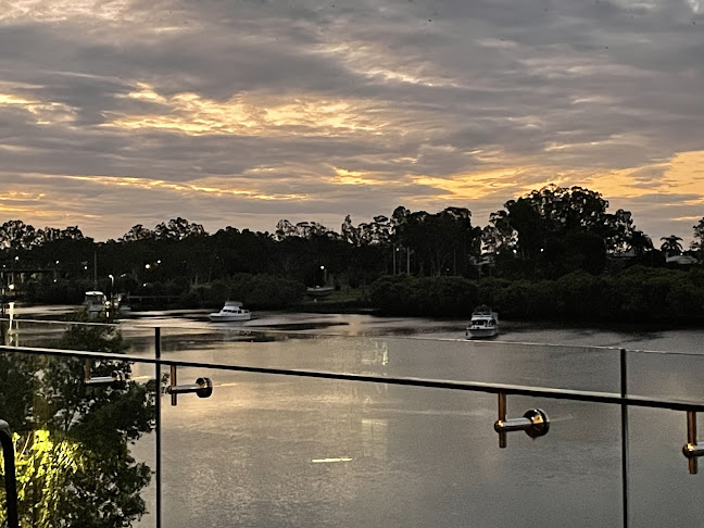 H20 Restaurant & Bar