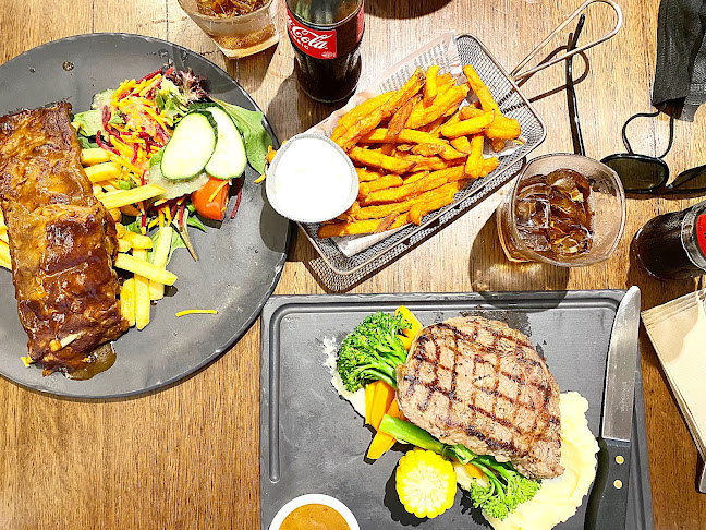 Oasis Shopping Centre, Old Burleigh Rd, Broadbeach QLD 4218