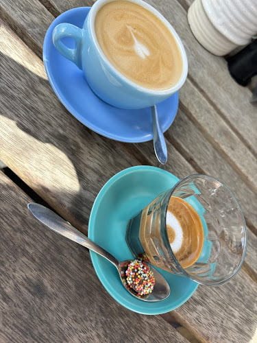 Comentarii opinii despre King Of The Castle Cafe