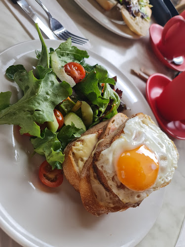 Comentarii opinii despre Poets Cafe