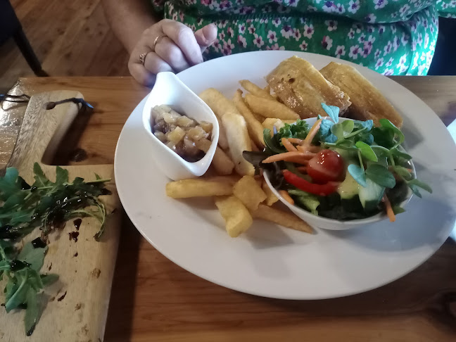 Edwards Tavern - Hospitality and gastronomy