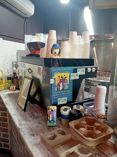 Comentarii opinii despre Beatles Coffee is @The Hawker Inn n Out