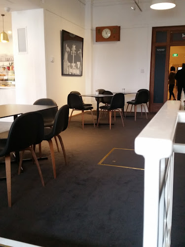 Comentarii opinii despre Courtyard Café at Old Parliament House