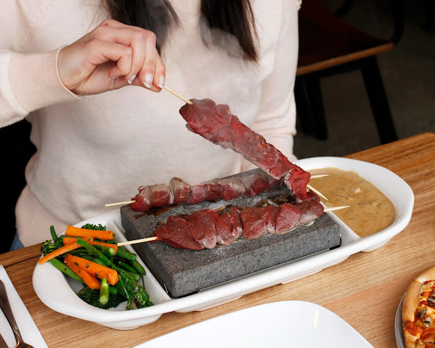 Old School Pizza & Stonegrill - Coburg