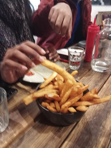 Monroe's Burgers & Beers - Hospitality and gastronomy