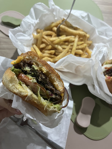 Burgers on Scarborough - Hospitality and gastronomy