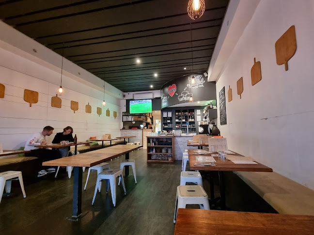 Opinii despre 3 GRAINS Pizza în Williamstown - Hospitality and gastronomy