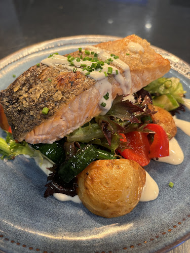 Opinii despre Hibernian Hotel Bendigo în Golden Square - Hospitality and gastronomy