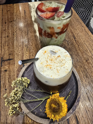 FLOVIE FLORIST CAFE - Hospitality and gastronomy