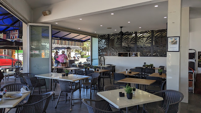 Montmartre By The Sea - Surfers Paradise