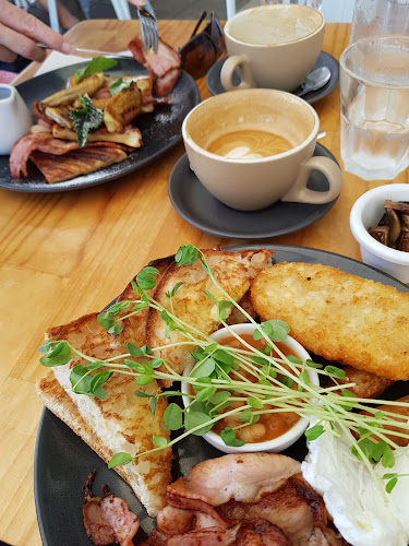 Unit 12/300 Marine Parade, Labrador QLD 4215