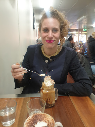 109 Oshanassy St, Sunbury VIC 3429