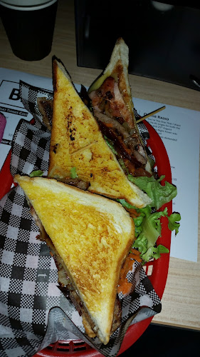 10 Heidke St, Avoca QLD 4670