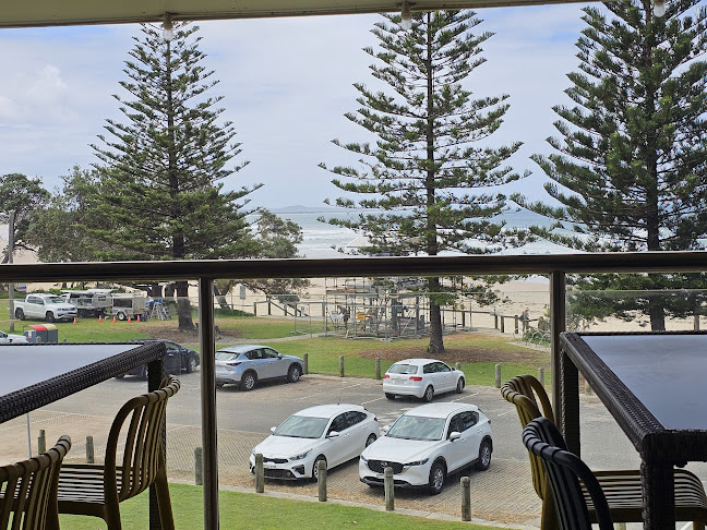 Opinii despre Bonny's Beach Cafe în Bonny Hills - Hospitality and gastronomy