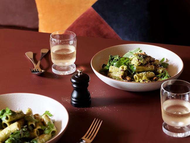 Comentarii opinii despre Laneway Hotel & Sports Bar