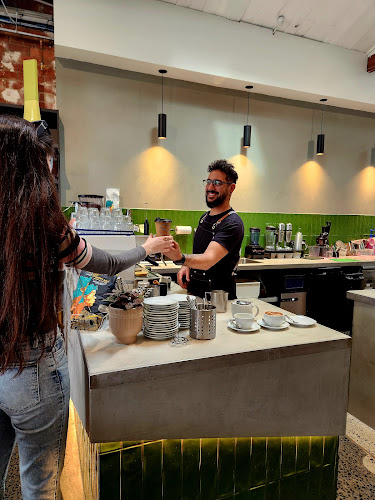 Comentarii opinii despre Ample Cafe & Bar