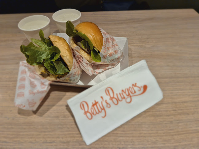 Comentarii opinii despre Betty’s Burgers