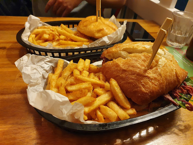 Aunty Ed's Restaurant and Bar - Hospitality and gastronomy