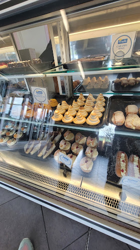 Royale Patisserie - Centennial Park