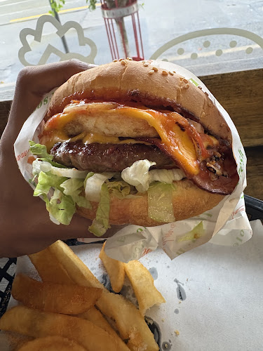 Comentarii opinii despre Souv & Burger Co.