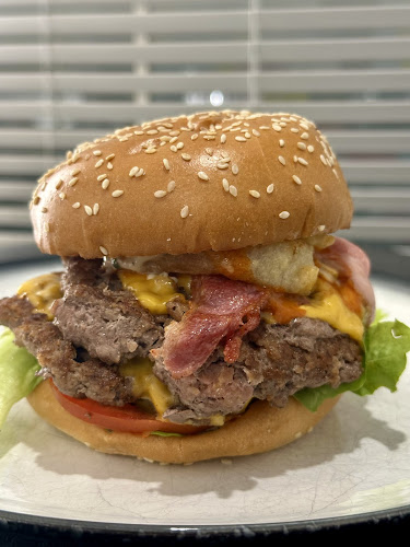 Burger Urge (Crestwood) - Hospitality and gastronomy