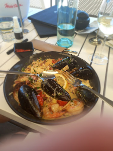 Crusoe's on the Lake - Hospitality and gastronomy