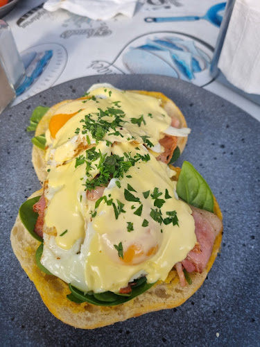 What's Cookin Cafe & Takeaway - Hospitality and gastronomy