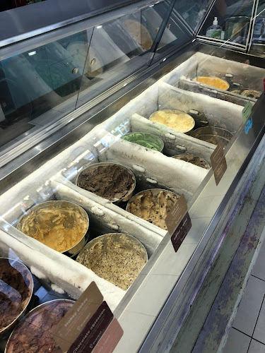 Opinii despre Windsor Ice Cream Cafe în Windsor - Hospitality and gastronomy