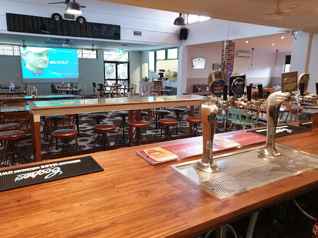 Comentarii opinii despre The Oaks Hotel