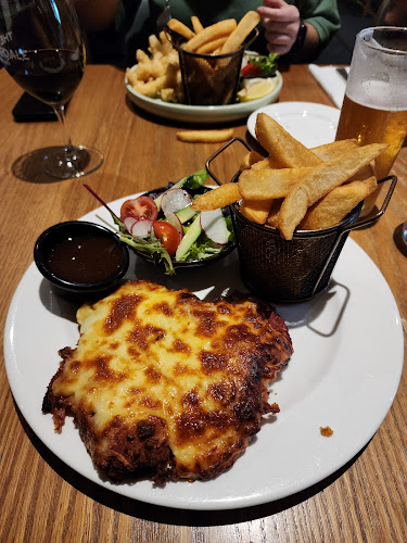 The Grovedale Hotel - Hospitality and gastronomy