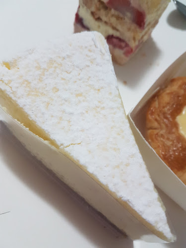 Lorraine's Patisserie - Hospitality and gastronomy