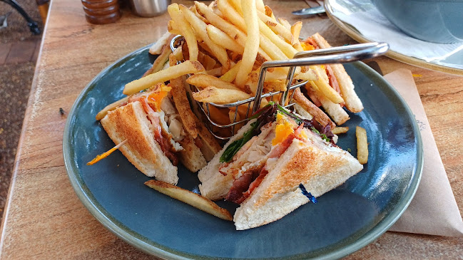 Le Jardin Cafe Restaurant - Main Beach