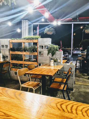 Burger Urge (Crestwood) - Hospitality and gastronomy