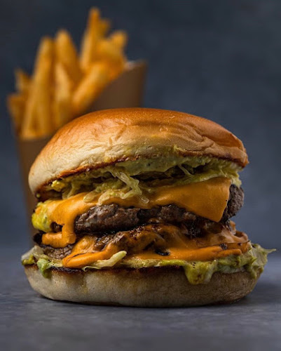 Opinii despre Super Combo Burgers în Bowen Hills - Hospitality and gastronomy