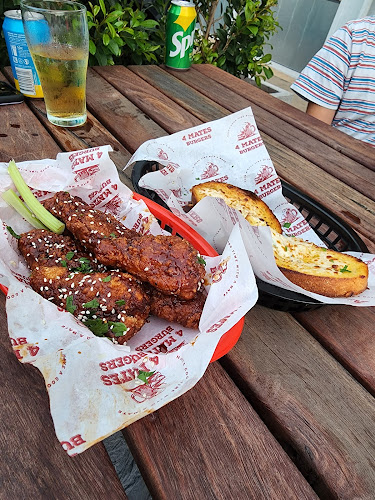 Comentarii opinii despre 4 Mates Jindalee