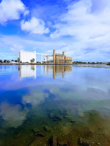 Mel's snack bar and cafe - Hospitality and gastronomy