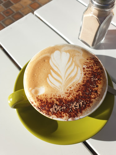 Lizas Cafe/ Takeaway - Hospitality and gastronomy