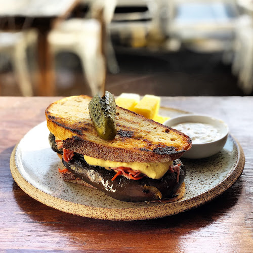 Round Bird Food & Wine Merchants - Hospitality and gastronomy