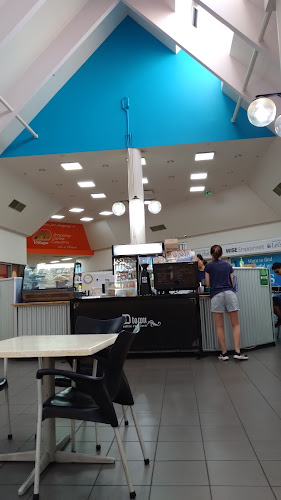 Opinii despre Queenys Snack Bar în Casuarina - Hospitality and gastronomy