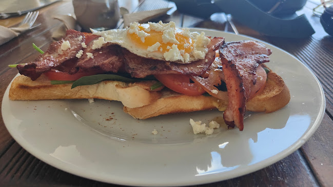 Driftwood Café - Milton