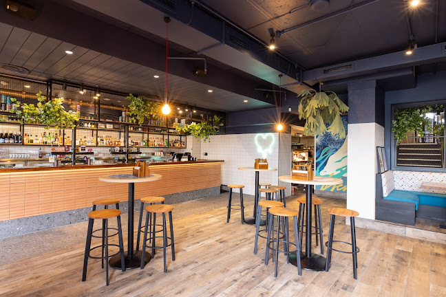 Henley's Bar & Kitchen