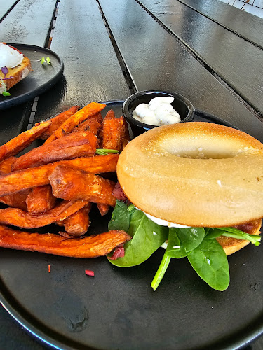 Comentarii opinii despre King Of The Castle Cafe