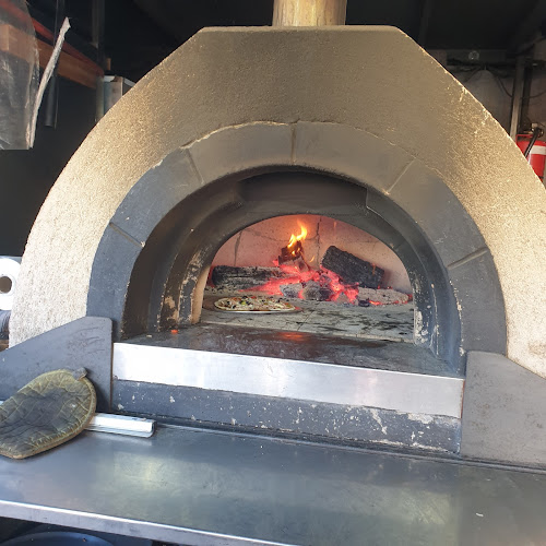 Opinii despre Flamin Pizzas în Port Macquarie - Hospitality and gastronomy