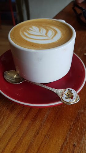 Comentarii opinii despre Two Birds Gallery Cafe