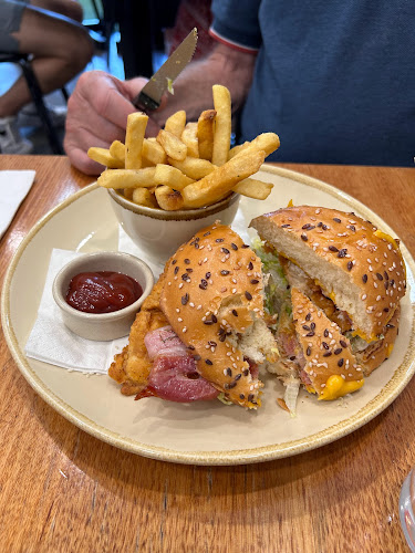 Tommy Brock Cafe - Moe